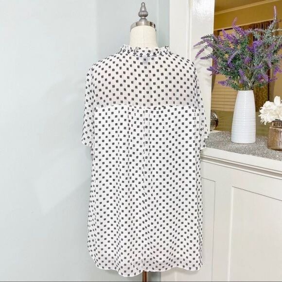 Lane Bryant V Neck Flutter Sleeve Blouse White Textured Top 18 - Picture 5 of 10